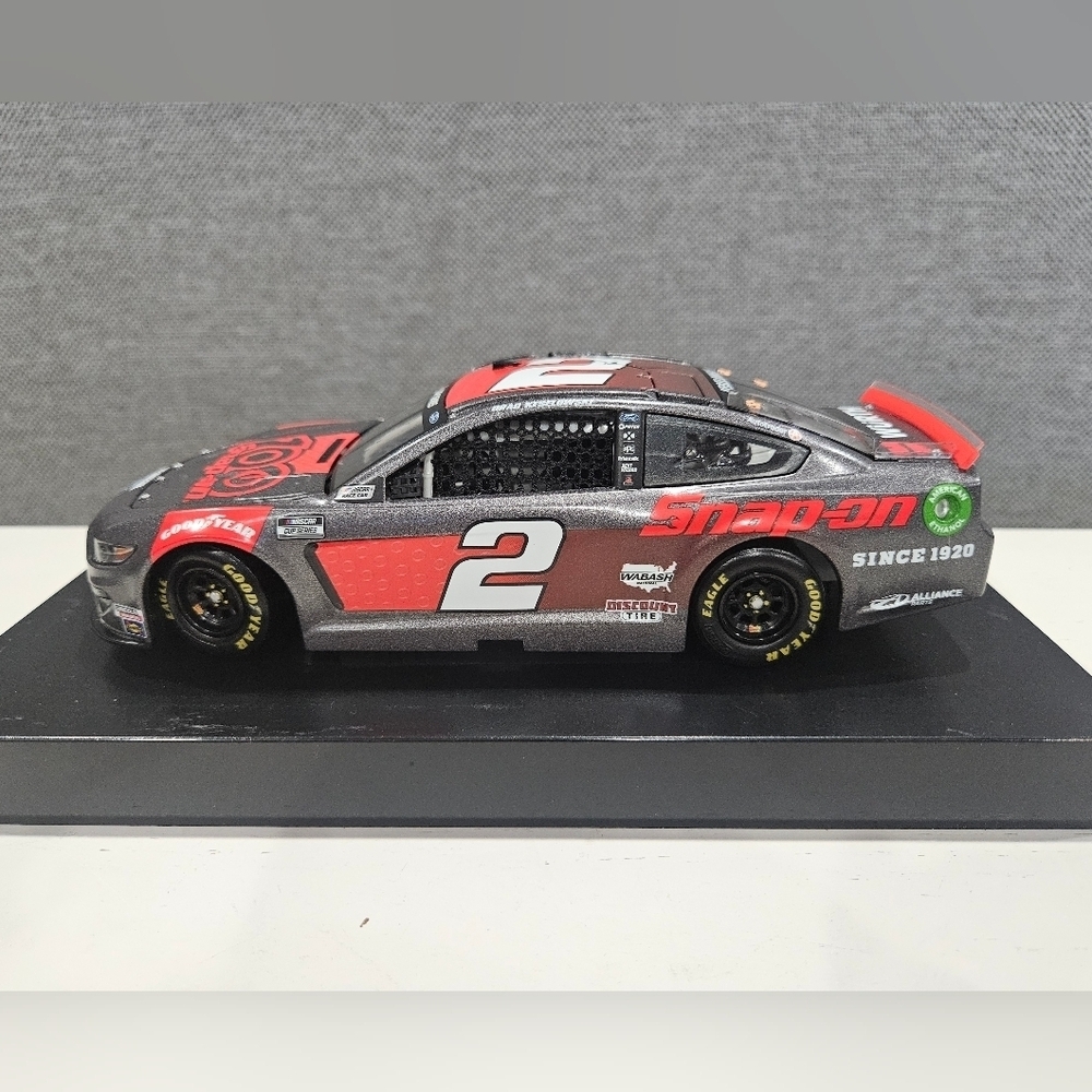 Brad Keselowski Kentucky Raced Version Snap-On 1/24 NASCAR Diecast Collectible - Picture 7 of 10